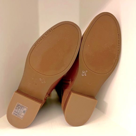 NWOT Michael Kors Rory Flat Bootie Ankle Boots MK Logo Hardware Luggage size 6 - Picture 4 of 6